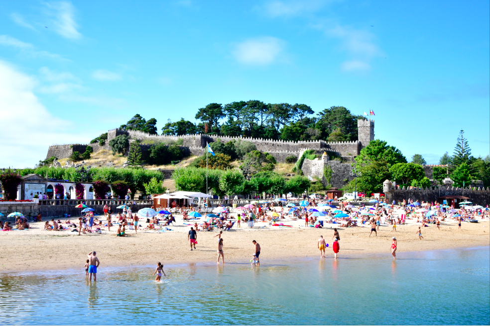 Aguas cristalinas y arena fina