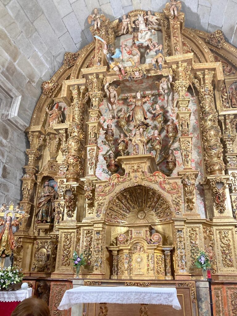 Altar iglesia Santa Liberata Baiona